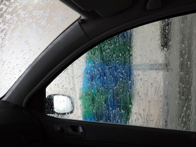 this image shows mobile auto glass repair in Lafayette, Louisiana