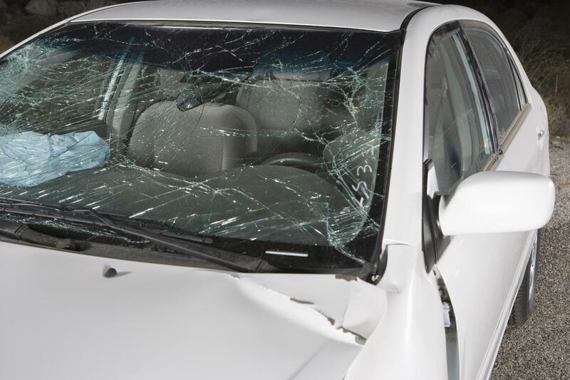 this image shows windshield replacement in Lafayette, Louisiana